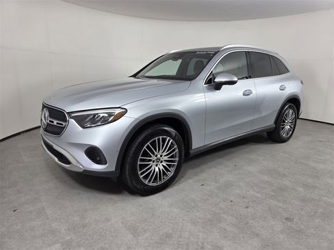 Certified 2025 Mercedes-Benz GLC 300 image 8