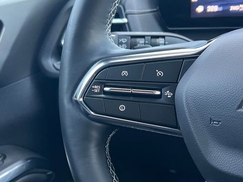 Used 2025 Chevrolet Traverse LT image 23