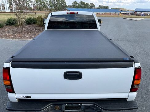 Used 2005 GMC Sierra 2500 SLT w/ Heavy-Duty Power Package image 6