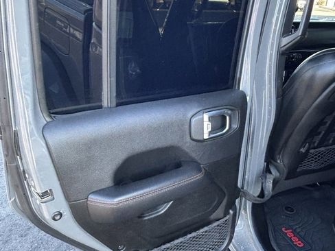 Used 2022 Jeep Gladiator Mojave w/ Cold Weather Group image 13