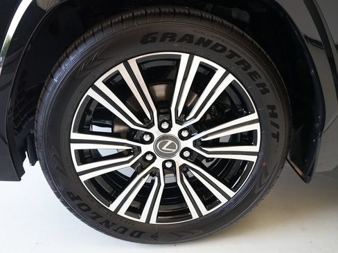 Used 2026 Lexus LX 700h Luxury AWD/4WD image 37