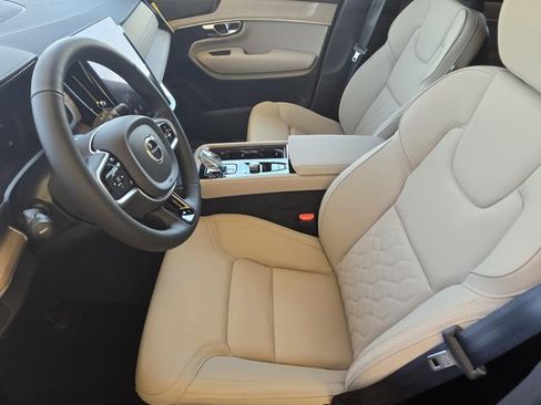 Used 2025 Volvo XC90 B6 Plus w/ Protection Package Premier image 17
