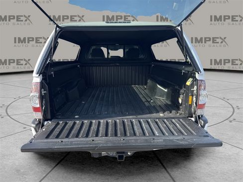 Used 2015 Toyota Tacoma 4x4 Double Cab image 25