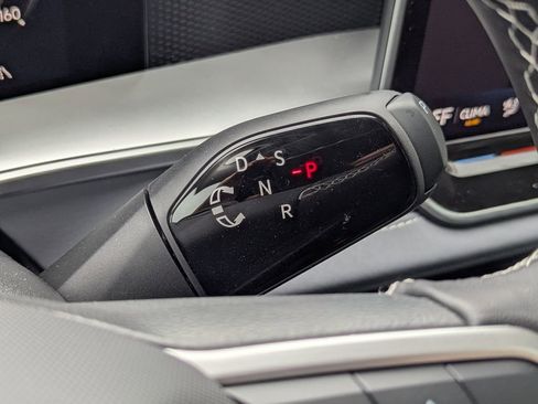 New 2026 Volkswagen Tiguan SE image 16