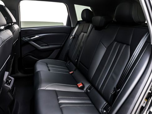 New 2025 Audi Q6 e-tron Premium image 8