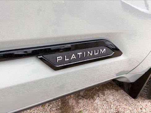Used 2024 Toyota Tundra Platinum AWD/4WD image 10