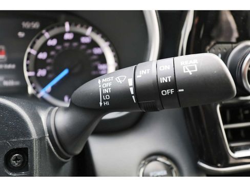 Used 2023 Toyota Highlander XLE image 19