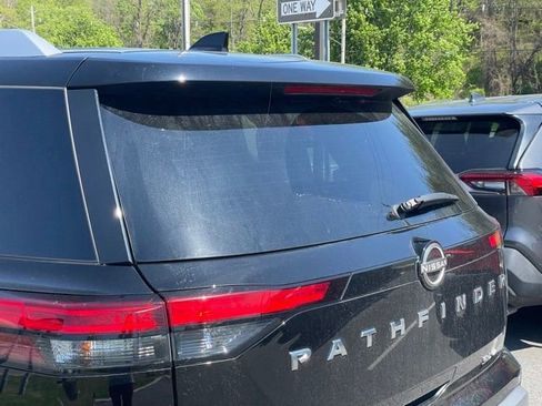 Used 2023 Nissan Pathfinder SL AWD/4WD image 29