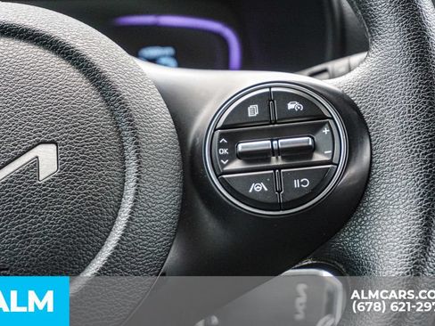 Used 2025 Kia Soul LX w/ LX Technology Package FWD image 31