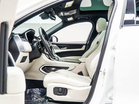 Used 2023 Jaguar F-PACE R-Dynamic S image 36