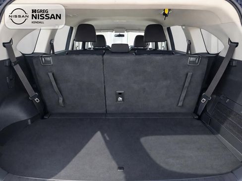 Used 2025 Toyota Highlander LE image 13