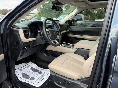 Used 2024 Ford Expedition Max Limited AWD/4WD image 8