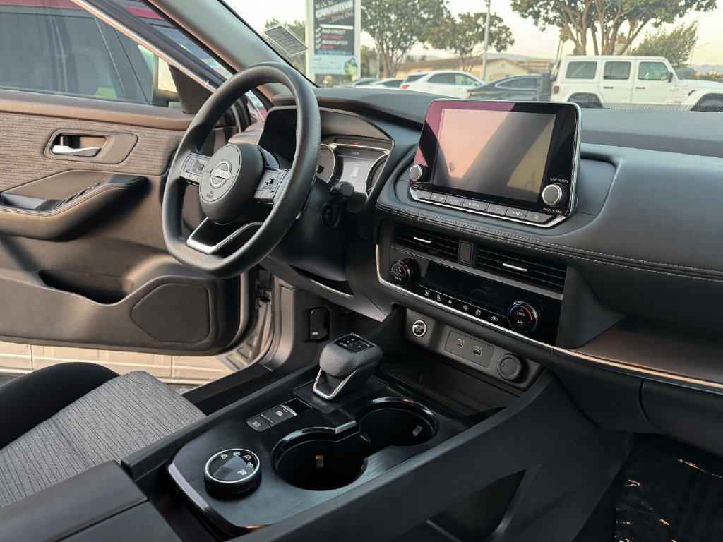 Used 2023 Nissan Rogue SV AWD/4WD image 21
