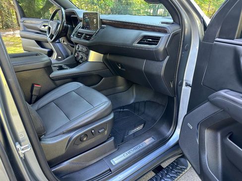 Used 2022 Chevrolet Suburban Z71 w/ Luxury Package AWD/4WD image 32