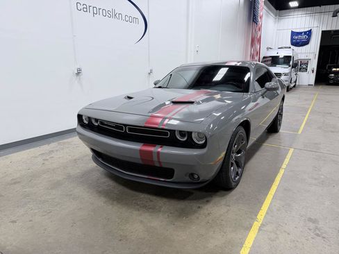 Used 2019 Dodge Challenger SXT w/ Plus Package RWD image 3