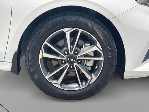 Certified 2023 Kia Forte LXS w/ LXS Technology Package FWD image 9