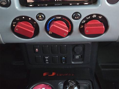 Used 2013 Toyota FJ Cruiser 4WD image 14