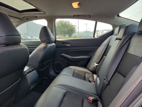 Used 2020 Nissan Altima 2.5 SR w/ Premium Package FWD image 11