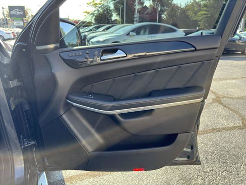 Used 2015 Mercedes-Benz GL 550 4MATIC w/ Accessory Chrome Package image 39