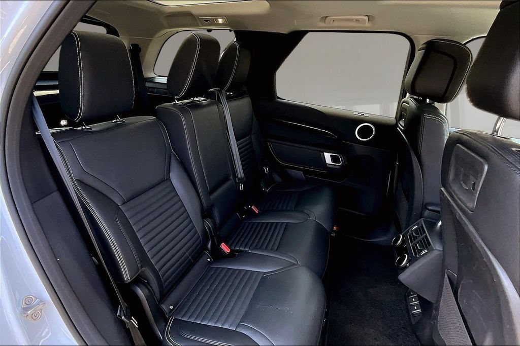 Used 2024 Land Rover Discovery S AWD/4WD image 24