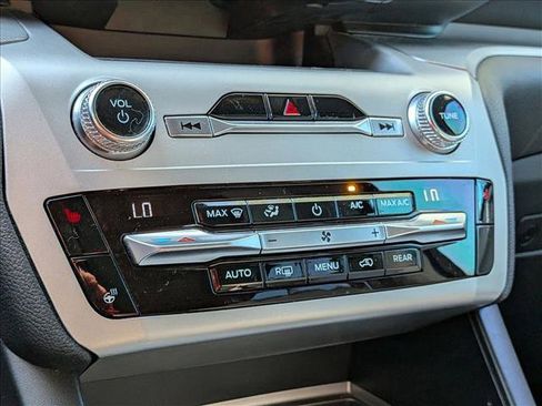 Used 2021 Ford Explorer XLT w/ Equipment Group 202A image 6