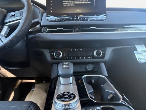 New 2026 Mitsubishi Outlander SE image 18