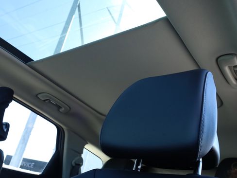 Used 2025 Kia Sportage SX image 15