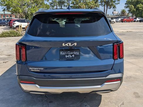 Certified 2024 Kia Sorento S w/ Panoramic Sunroof Package FWD image 7
