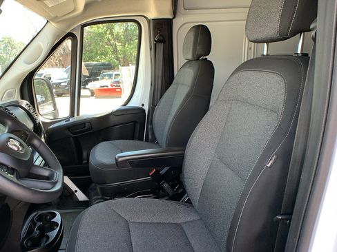Used 2025 RAM ProMaster 2500 FWD image 13