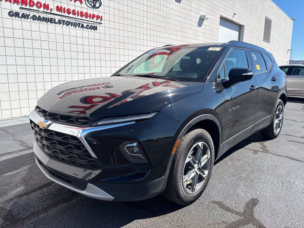 Used 2024 Chevrolet Blazer LT FWD image 1
