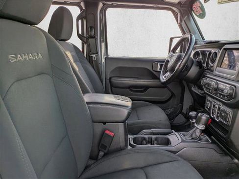 Used 2018 Jeep Wrangler Unlimited Sahara w/ Cold Weather Group image 20