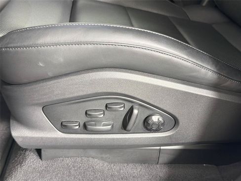 Certified 2025 Porsche Macan Electric RWD image 30