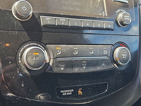 Used 2016 Nissan Rogue S AWD/4WD image 16