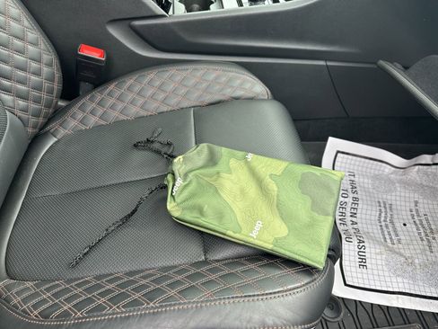 Used 2024 Jeep Grand Cherokee Summit w/ Luxury Tech Group V image 42