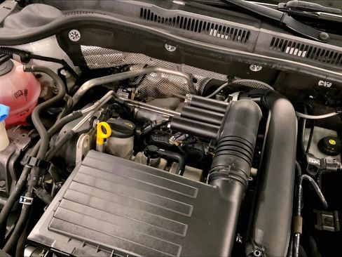 Used 2017 Volkswagen Jetta SE image 32