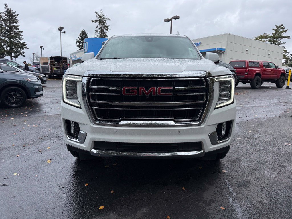 Used 2022 GMC Yukon XL SLT w/ SLT Luxury Plus Package AWD/4WD image 3