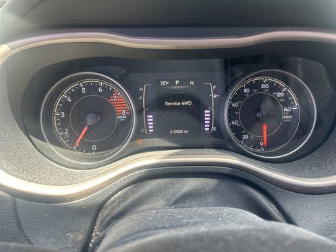 Used 2016 Jeep Cherokee Latitude AWD/4WD image 10