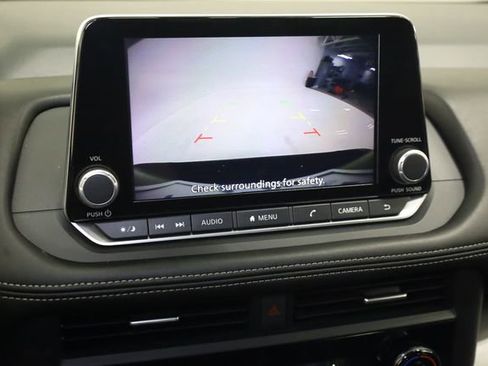 Used 2025 Nissan Rogue SV AWD/4WD image 21