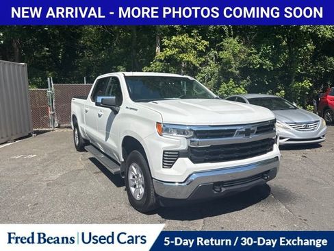 Used 2025 Chevrolet Silverado 1500 LT w/ Convenience Package II AWD/4WD image 3