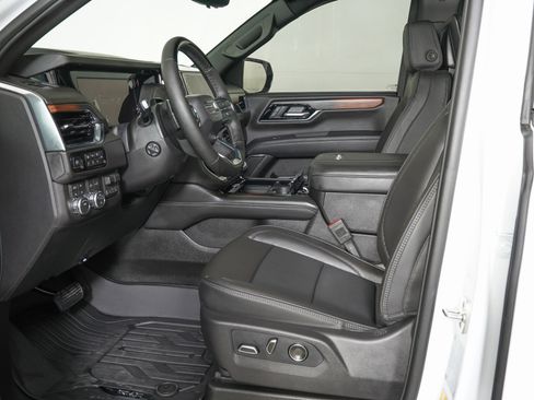 Used 2026 GMC Yukon Denali w/ Advanced Technology Package image 17