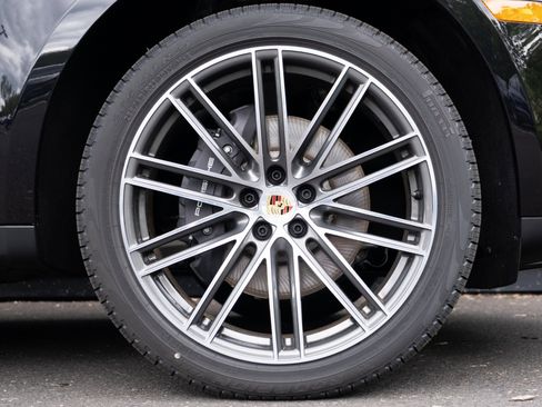 Used 2025 Porsche Macan image 15