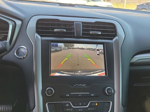 Used 2020 Ford Fusion SE FWD image 16