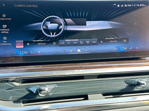 New 2026 BMW X5 sDrive40i w/ Premium Package image 13