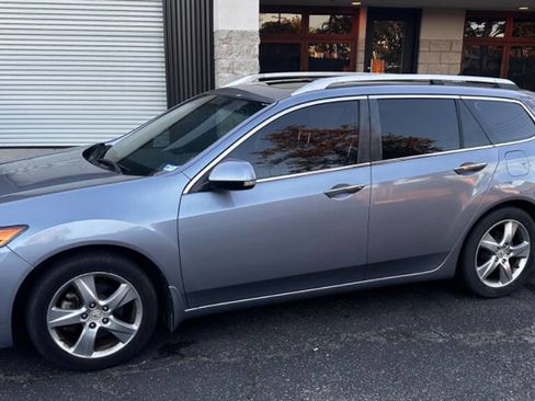 Used 2011 Acura TSX Sport Wagon image 2