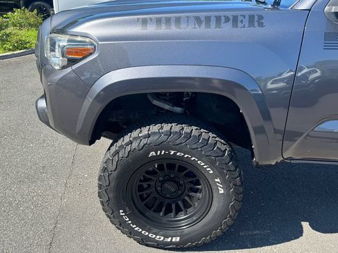 Used 2019 Toyota Tacoma TRD Sport AWD/4WD image 9