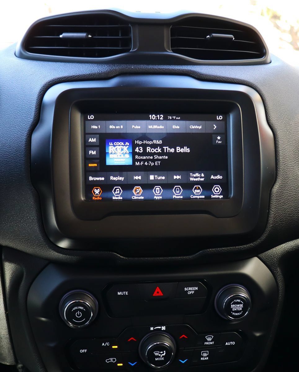 Used 2019 Jeep Renegade Latitude FWD image 44