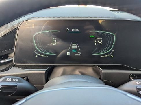 Used 2023 Kia Niro SX Touring image 21