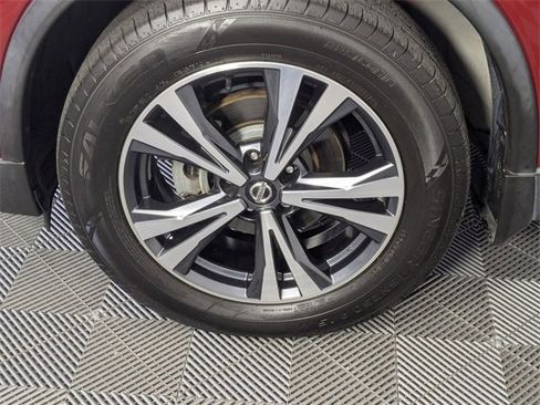 Used 2018 Nissan Rogue SL image 8