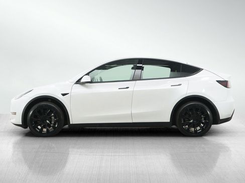 Used 2023 Tesla Model Y Long Range AWD/4WD image 2