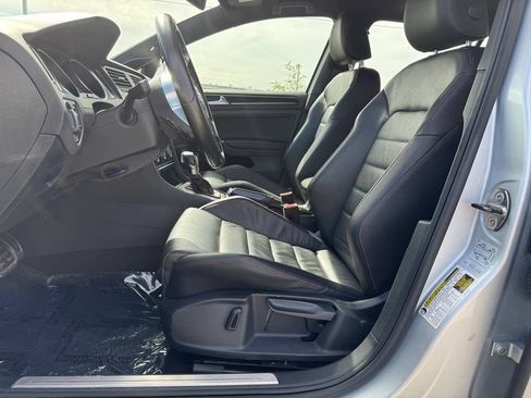 Used 2017 Volkswagen GTI SE FWD image 6